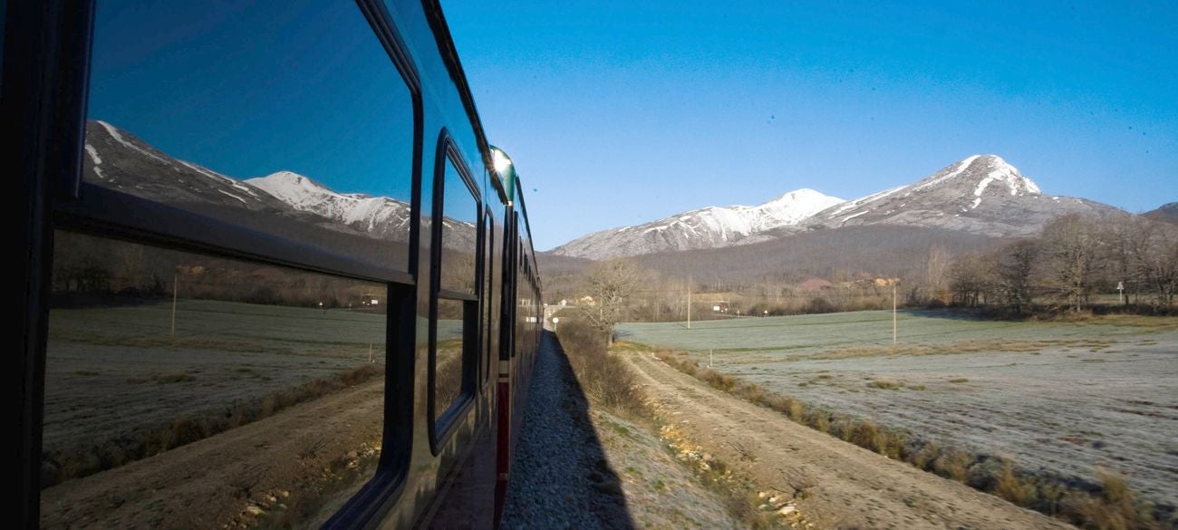 Renfe cancela el tren turístico más emblemático de la provincia de León y deja en el aire su recuperación en función de la reactivación económica | La temporada 2020 de los trenes históricos queda en suspenso. 