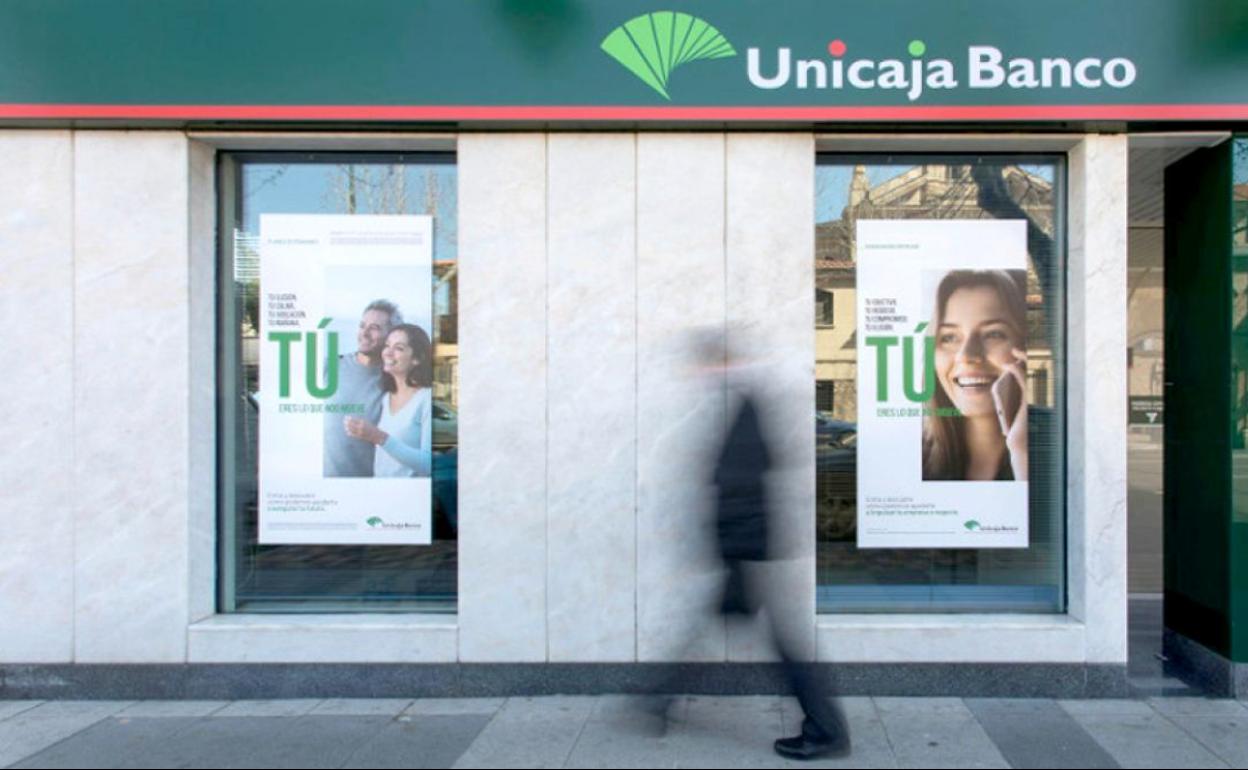 Imagen de una sucursal de Unicaja Banco.