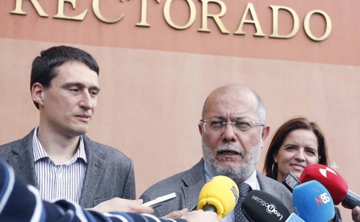 Javier Panizo, junto a Igea y Carlota Amigo.