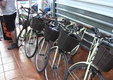 Imagen secundaria 1 - Algunos detalles de la tienda de Bike León.