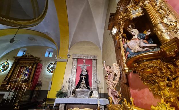 Imagen principal - Interior de la capilla de Santa Nonia.