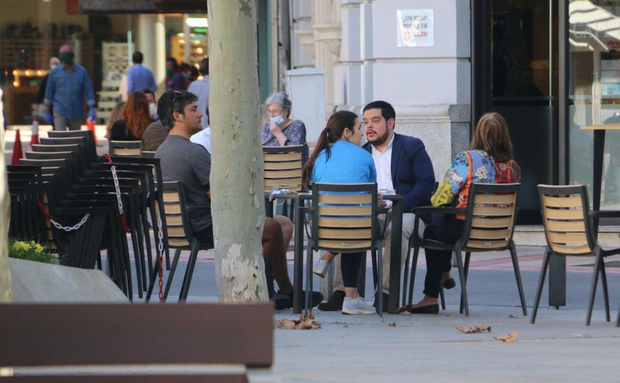 Los hosteleros serán uno de los sectores afectados por el cambio de fase.