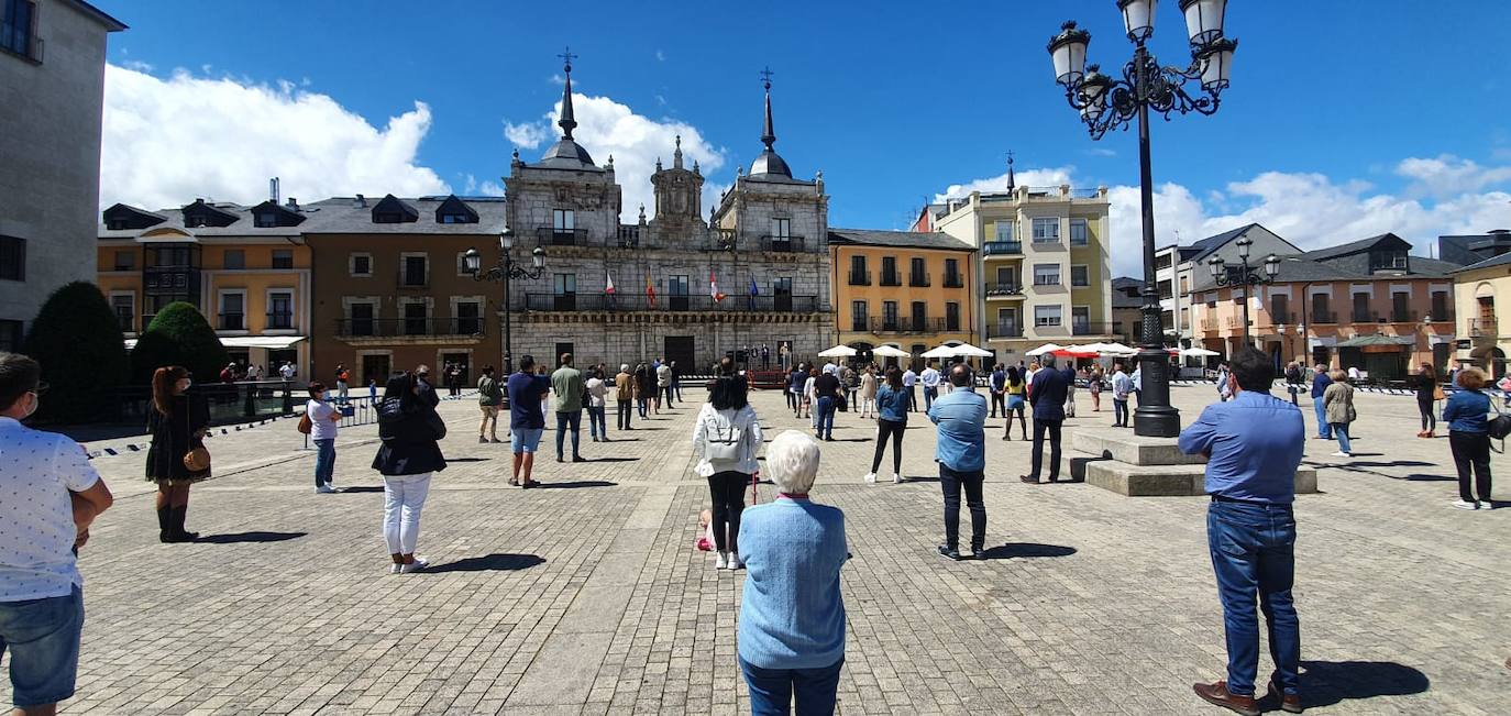 Ponferrada acoge la protesta silenciosa del colectivo empresarial para reclamar estímulos económicos y ampliación de los ERTE.