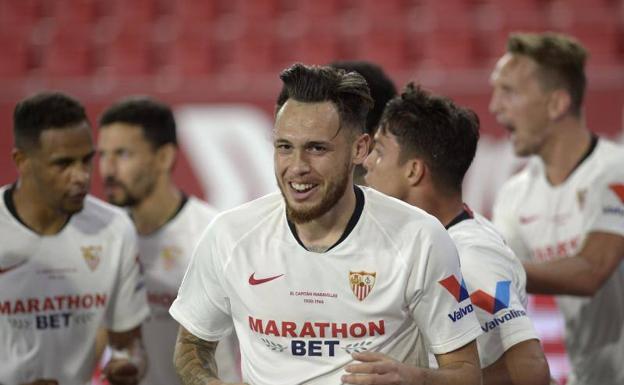 El Sevilla se lleva con justicia un derbi que marca el camino