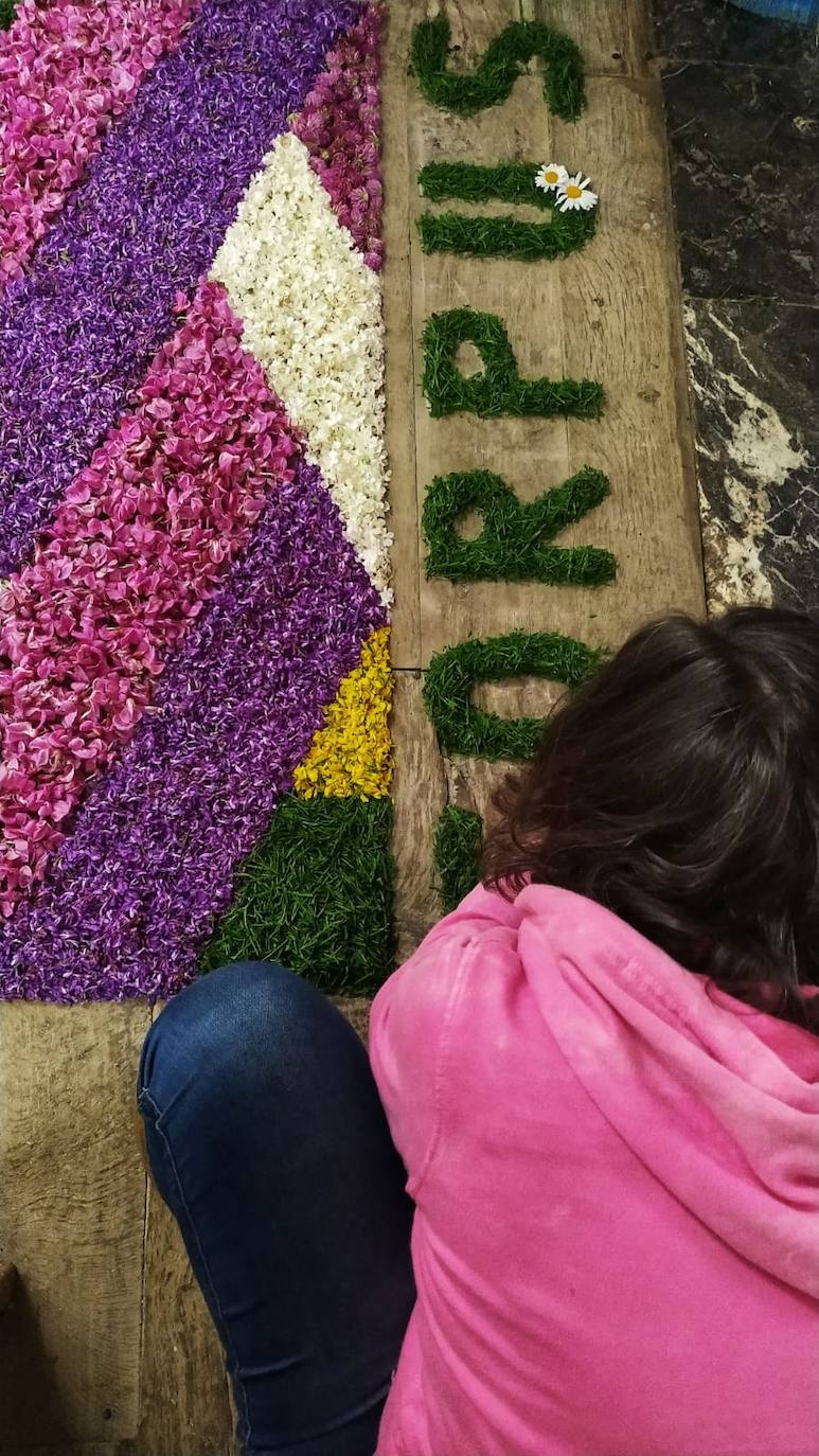 Fotos: Una alfombra de flores en Cuenabres