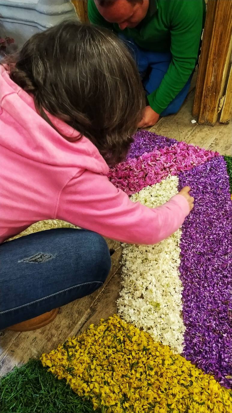 Fotos: Una alfombra de flores en Cuenabres