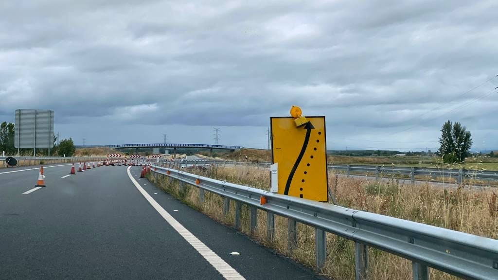 Fotos: Obras de reparación en la A-60 en sentido León