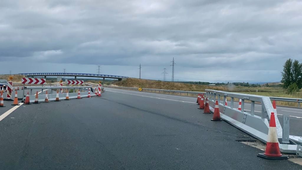 Fotos: Obras de reparación en la A-60 en sentido León