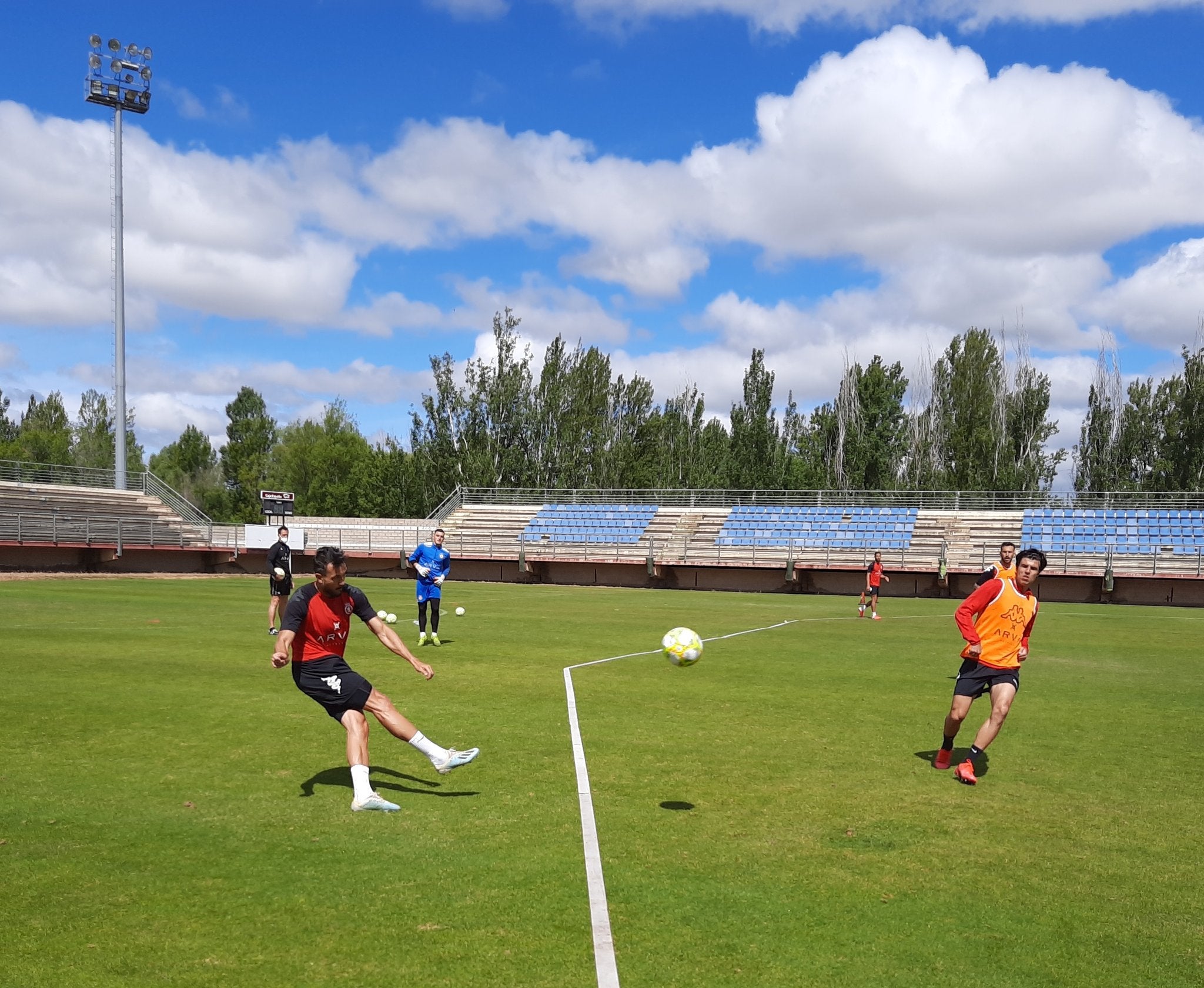 Fotos: La Cultural ya entrena al completo