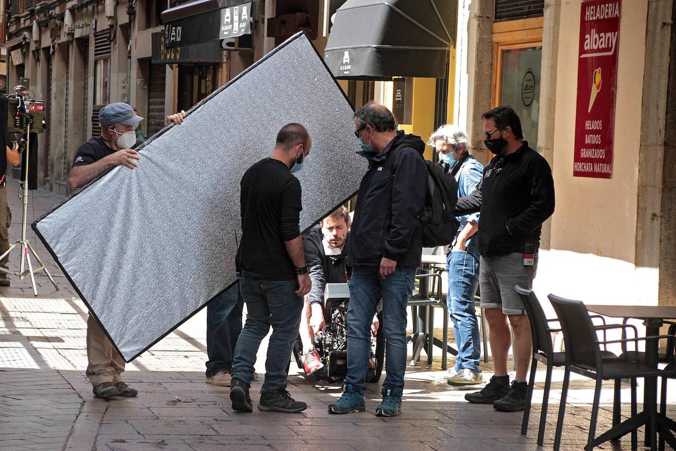 El equipo de rodaje de la serie de ficción '3 Caminos', en los alrededores de la Catedral