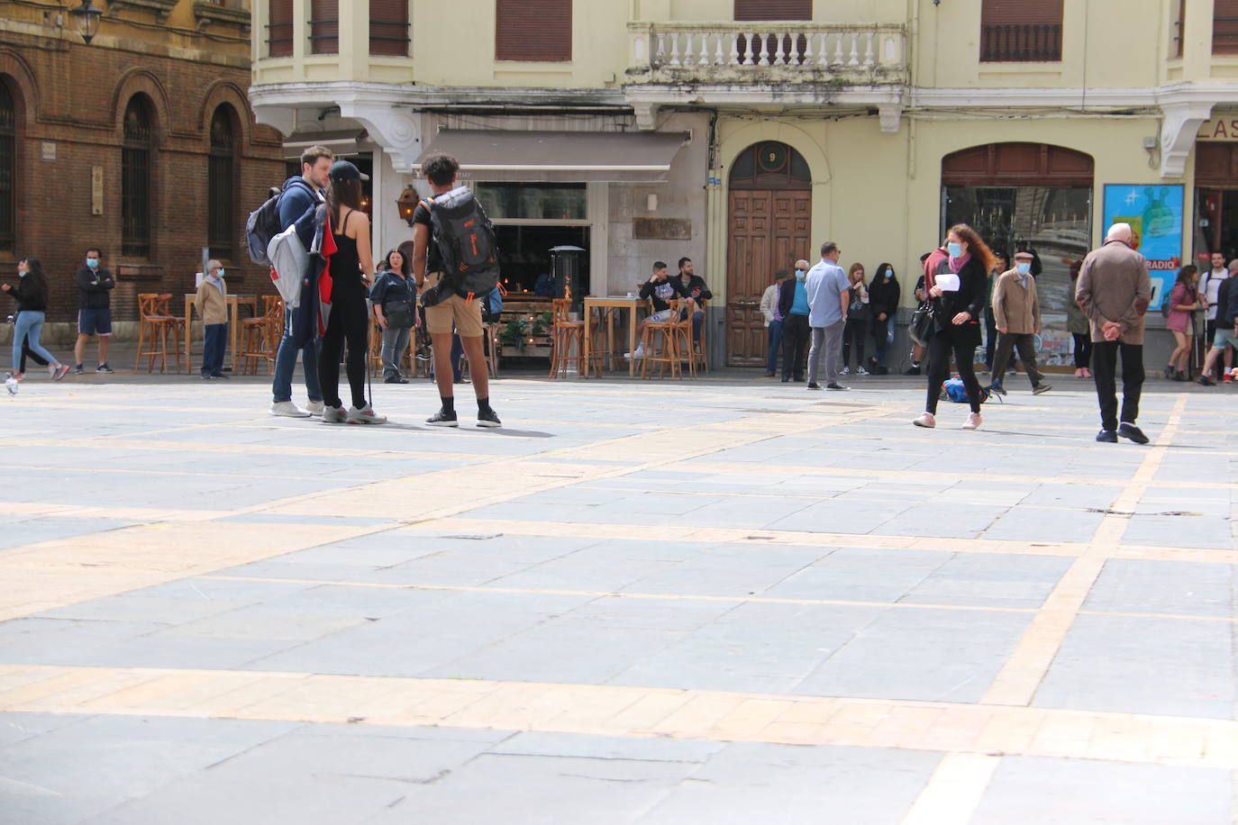 El rodaje de la serie '3 Caminos' llega a León capital con la participación de Alex González, Verónica Echegui y Cecilia Suárez, entre otros.