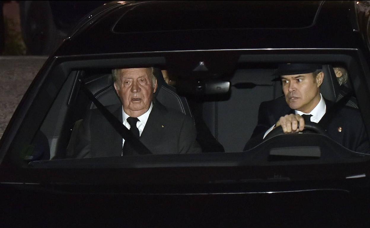 El Rey Juan Carlos, en el entierro de la Infanta Doña Pilar.