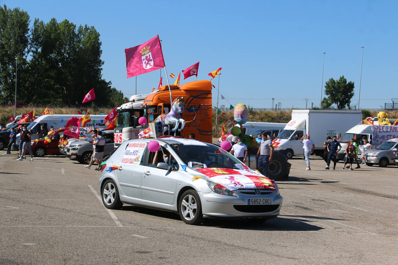 Fotos: Los feriantes leoneses salen a la calle para reclamar medidas