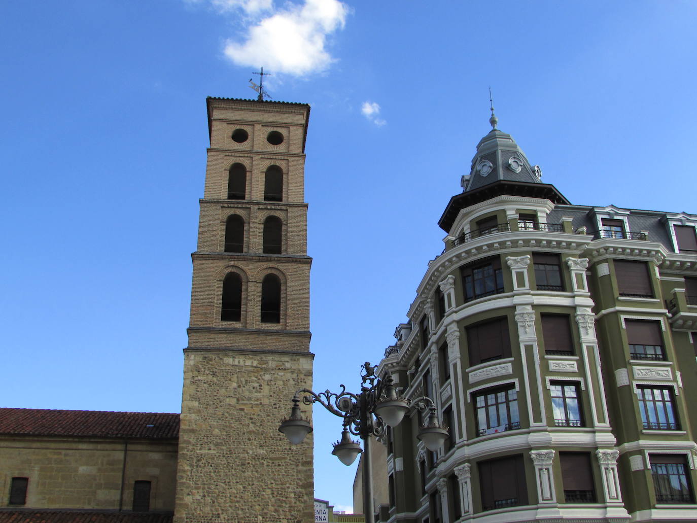 Gaudí es uno de los personajes claves en la confección del actual estado de León.