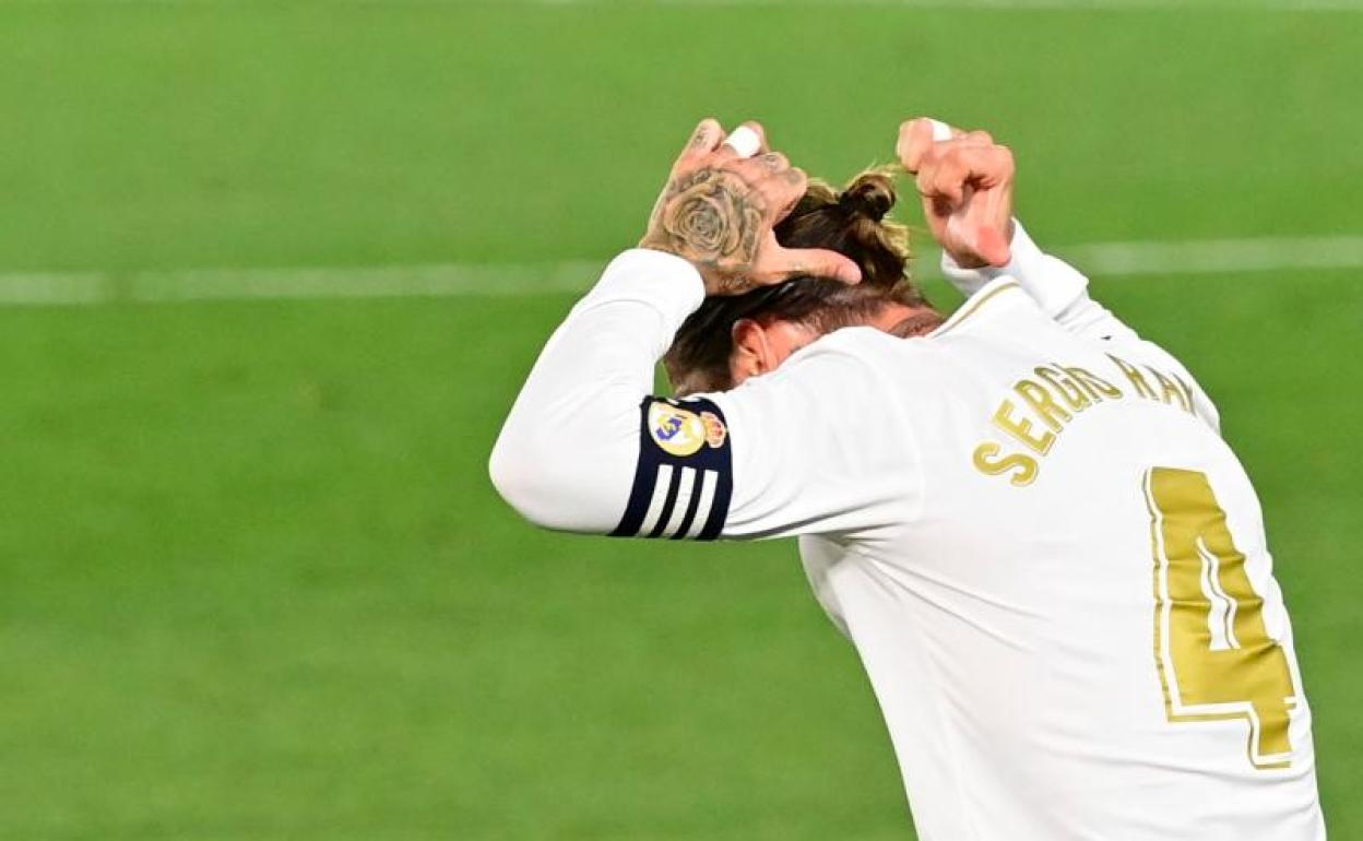 Sergio Ramos celebra su gol al Mallorca.