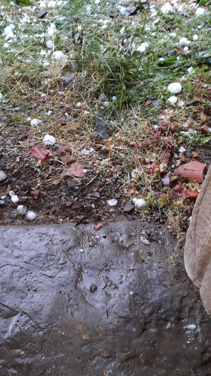 Tamaño de las piedras de granizo caídas en Villalfeide.