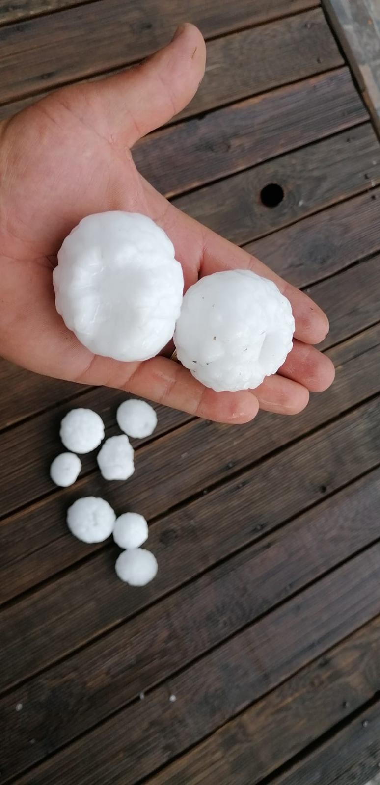 Tamaño de las piedras de granizo caídas en Matallana de Torio.