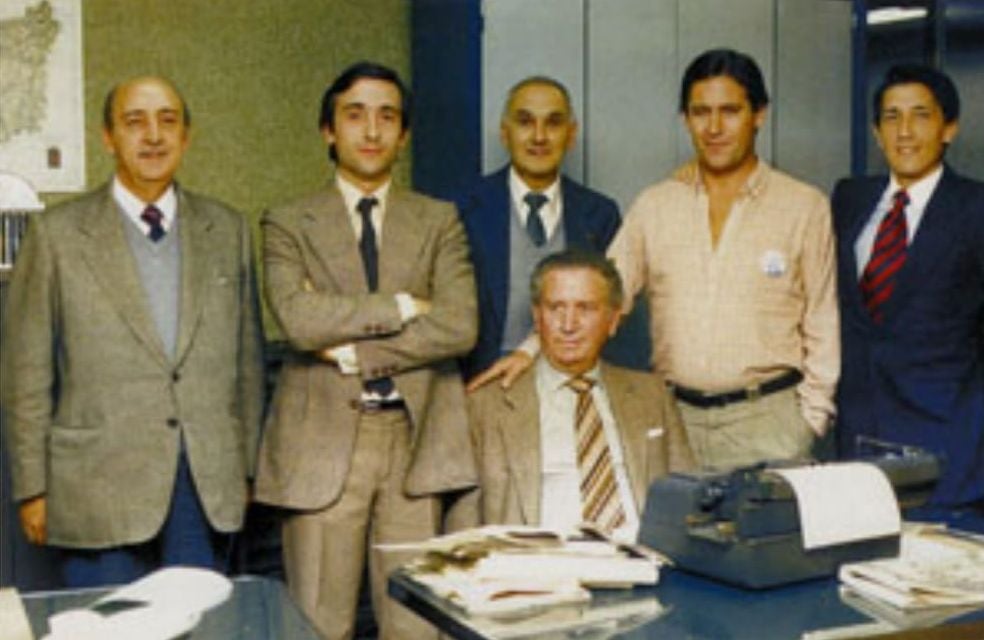 Joaquín Nieves fue corresponsal de los periódicos deportivos Gol de Madrid, Meta de Vigo e Imán de A Coruña, además del periódico portugués Mundo Deportivo, 'El Caso' y Marca, trabajó en 'Proa' y hasta el último día defendió el periodismo en estado puro. 