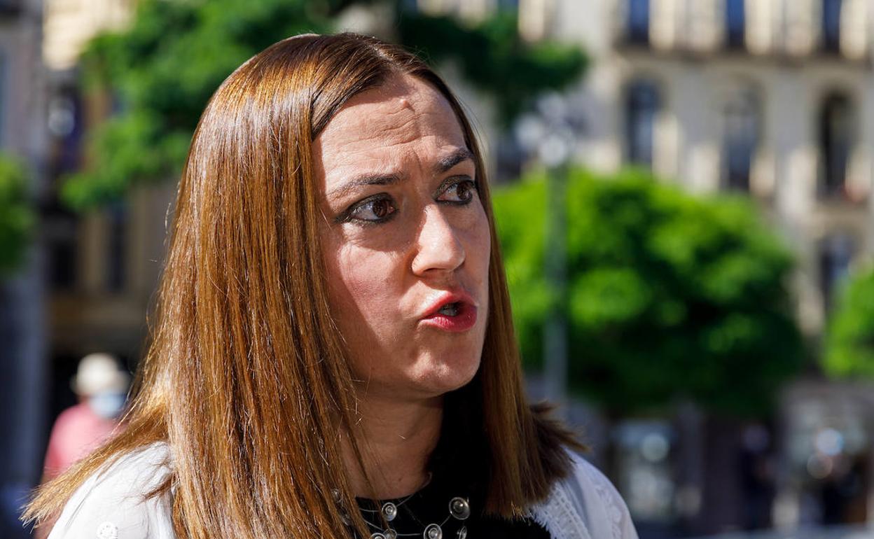 La vicesecretaria general del PSCyL, Virginia Barcones, atiende a los medios.