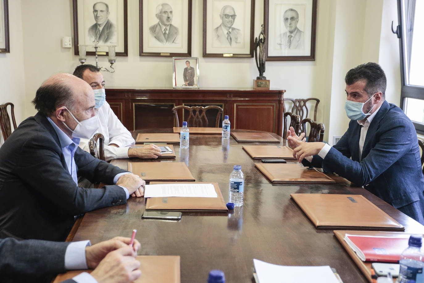 Fotos: Luis Tudanca se reúne con el Consejo de Colegios de Médicos de Castilla y León