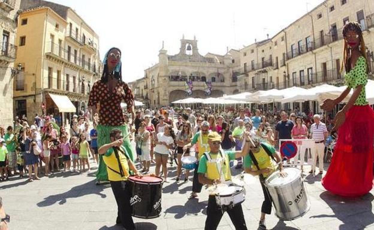 El público podrá asistir a 14 estrenos, siempre en aforos reducidos.