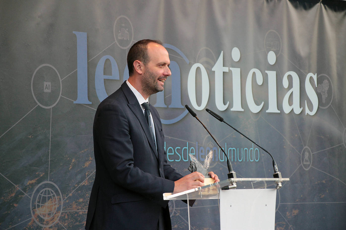 Leonoticias celebra el evento 'León con fuerza frente al COVID-19' con la entrega de un total de 25 'Leones Alados' como galardón en reconocimiento a las diferentes entidades que «han participado en una lucha sin descanso y que hoy aún no ha finalizado» contra el coronavirus COVID-19..