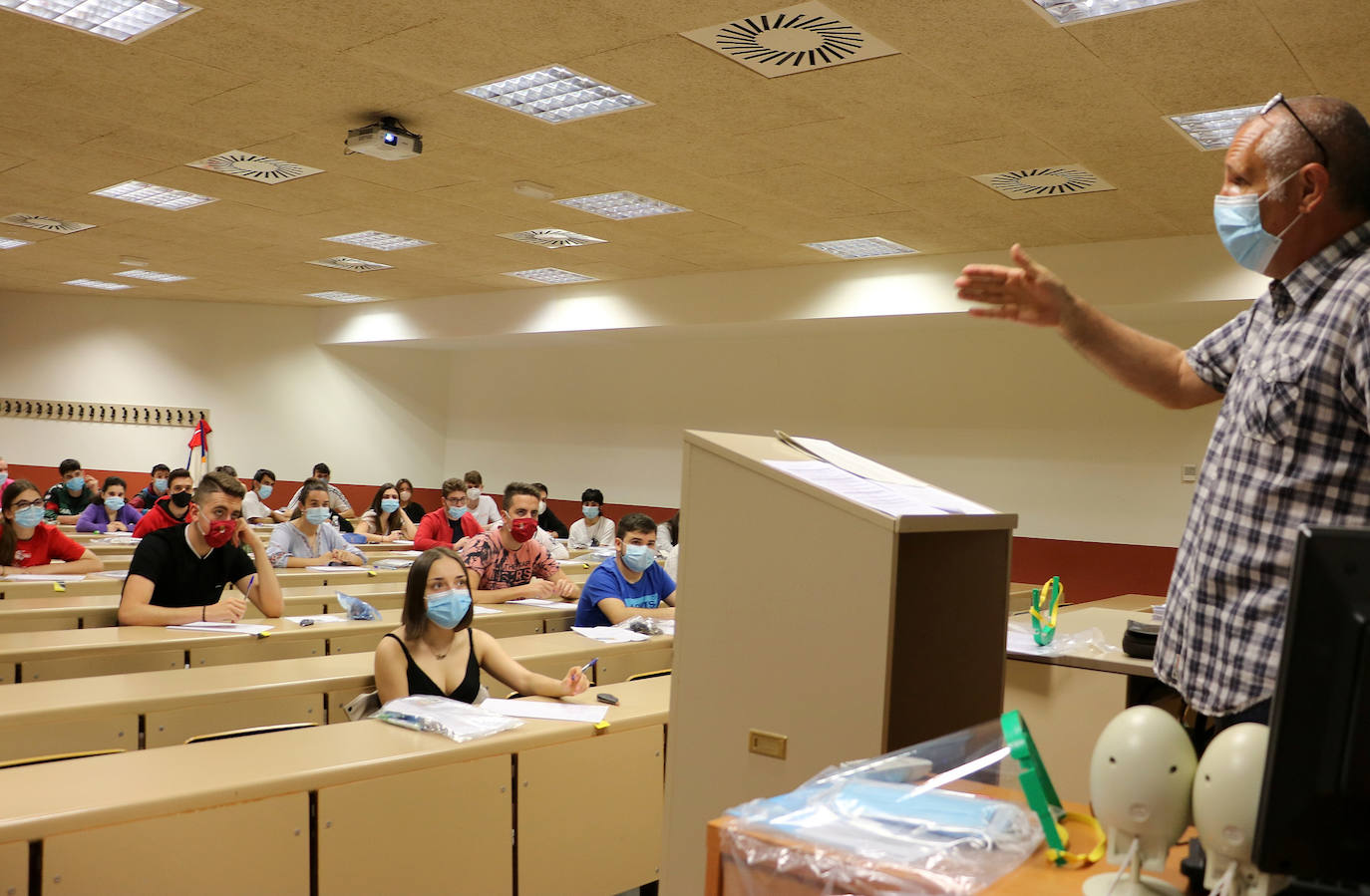 Fotos: Arrancan las pruebas de la Evaluación de Bachillerato para el Acceso a la Universidad (EBAU) de León