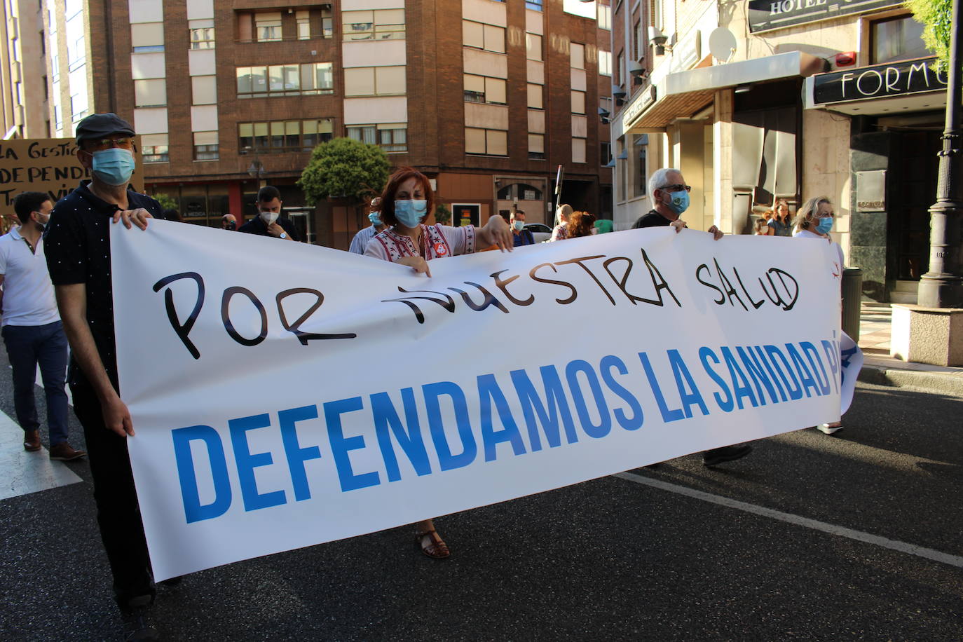 Fotos: León sale a la calle para luchar por el sistema público de salud