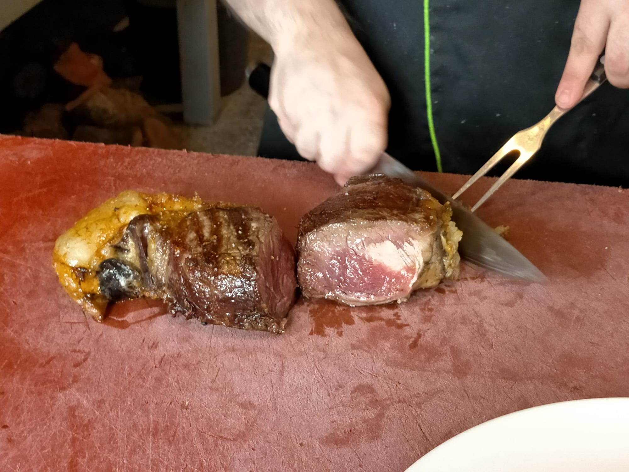 Este restaurante con hotel abre de nuevo sus puertas desde este viernes con todas las medidas de seguridad para disfrutar de sus instalaciones y su 'Carne nivel Dios'.