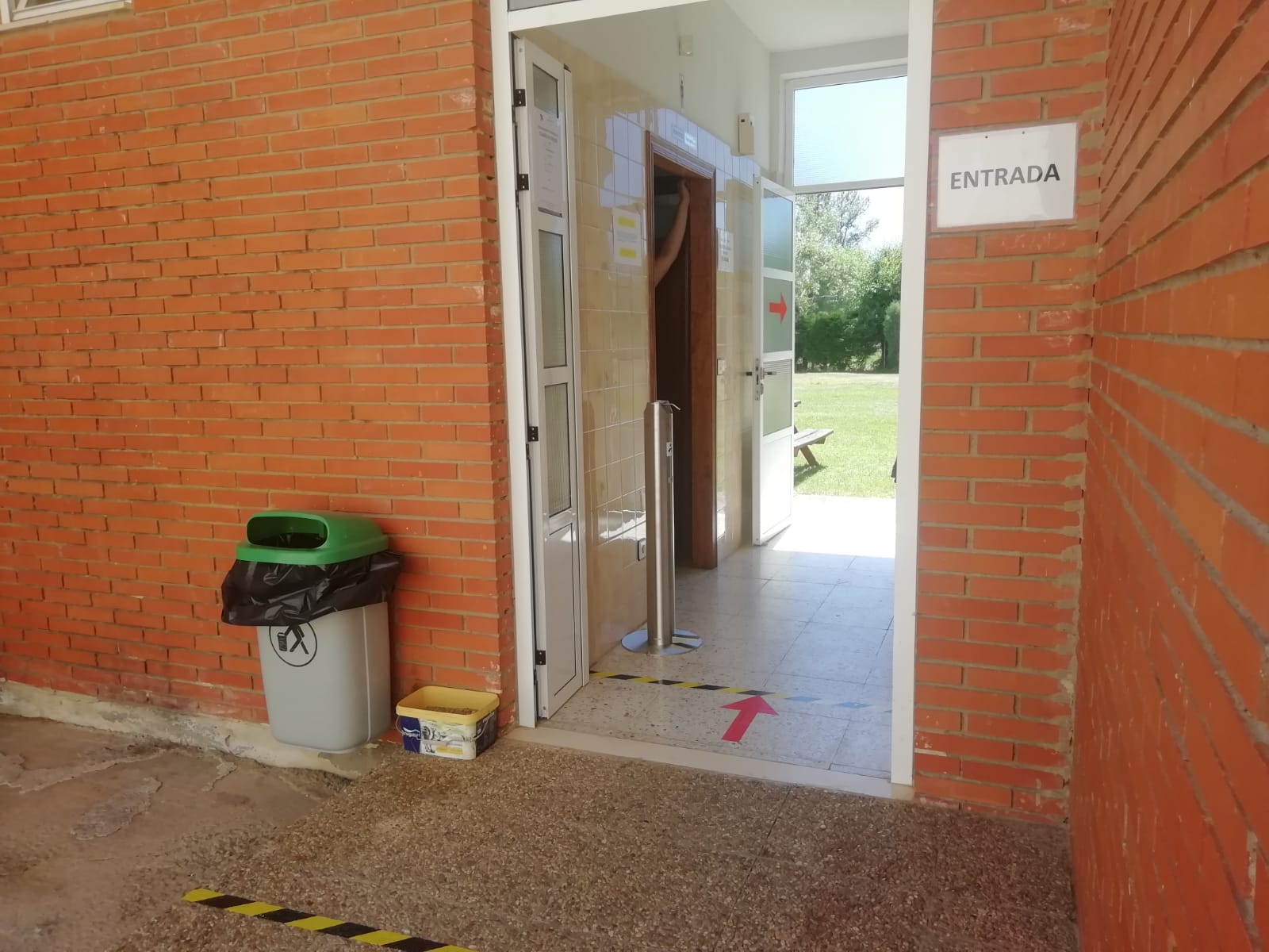 Las piscinas del municipio, que se encuentran en la localidad del mismo nombre, han abierto este fin de semana bajo estrictas medidas de seguridad para que la crisis sanitaria no impida un buen chapuzón.