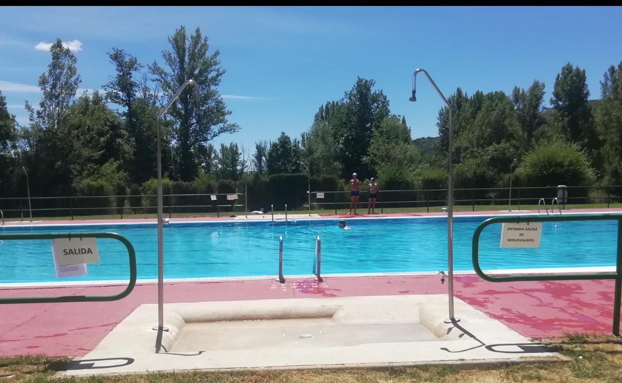 Imágenes de las piscinas de Matallana de Torío.