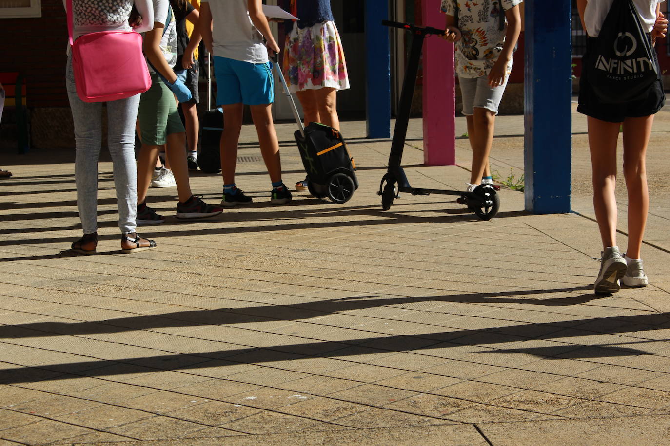 Fotos: Primer día del Programa para la Mejora del Éxito Educativo en el CEIP San Claudio de León