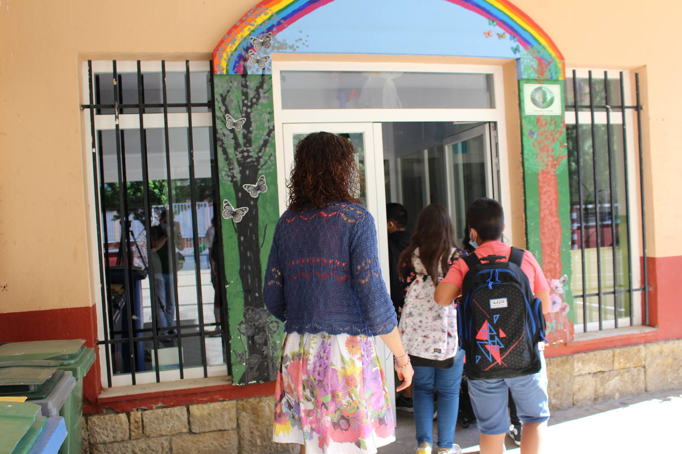 Fotos: Primer día del Programa para la Mejora del Éxito Educativo en el CEIP San Claudio de León