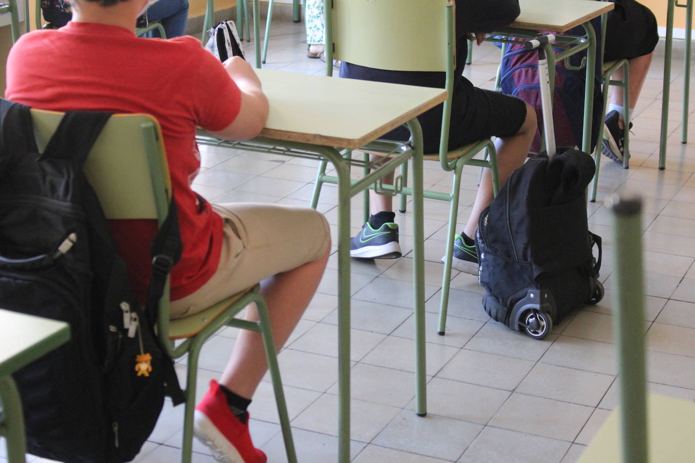 Fotos: Primer día del Programa para la Mejora del Éxito Educativo en el CEIP San Claudio de León