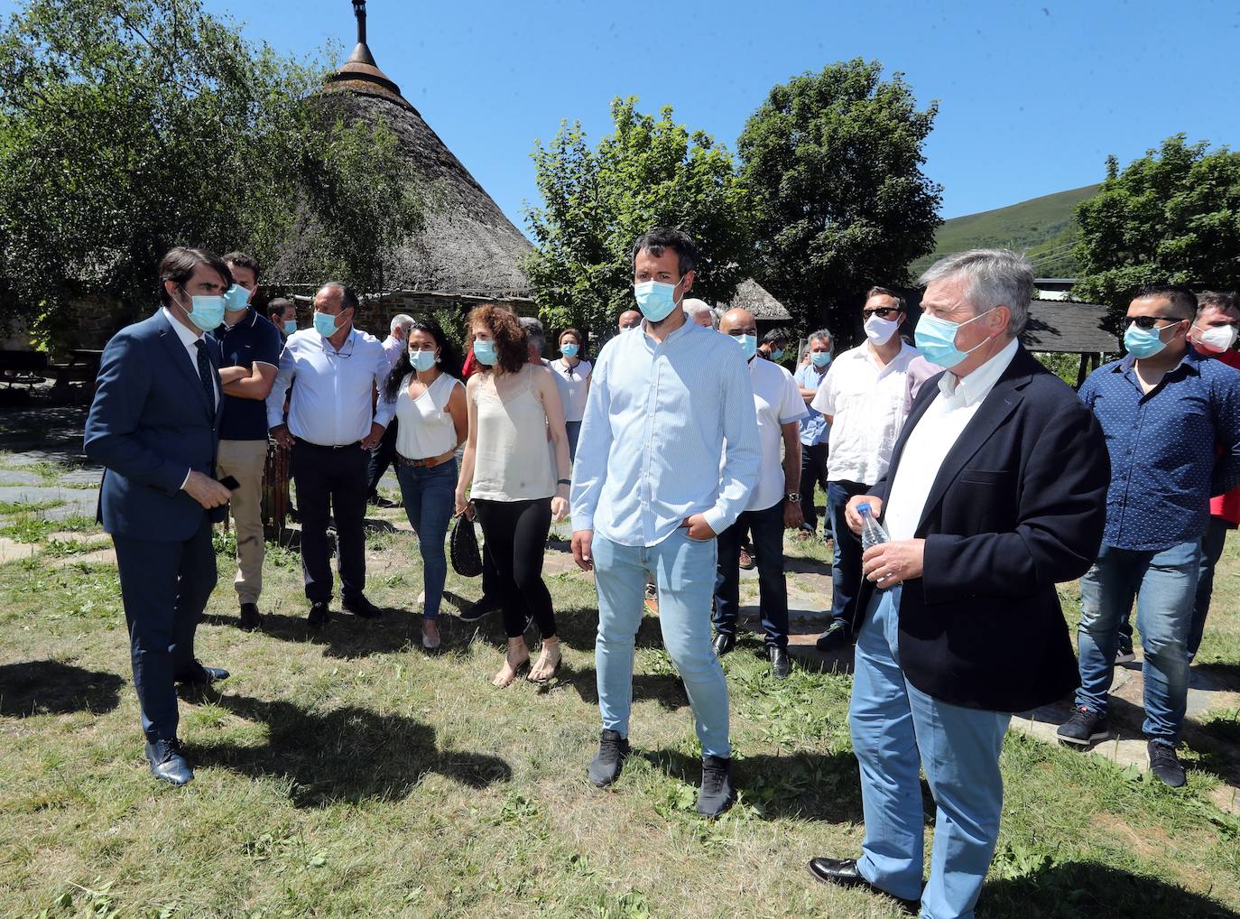 Suárez-Quiñones se muestra optimista sobre los resultados de los trabajos para atajar la avispilla del castaño. 