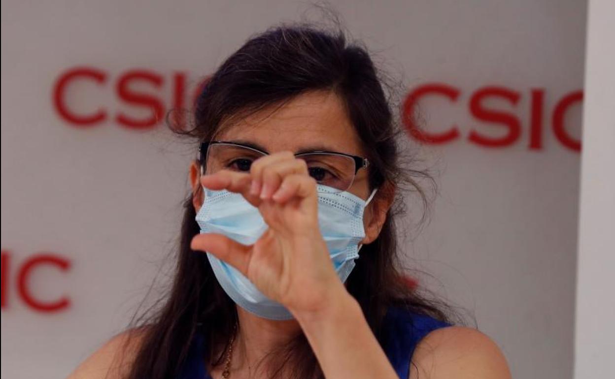 La investigadora Mar Valés durante la rueda de prensa en la sede de CSIC en Madrid. 