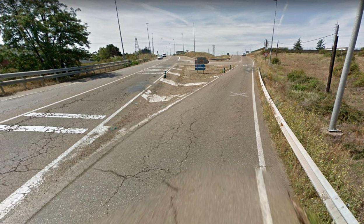 Cruce en la salida de la N-630 hacia Santa María del Páramo.