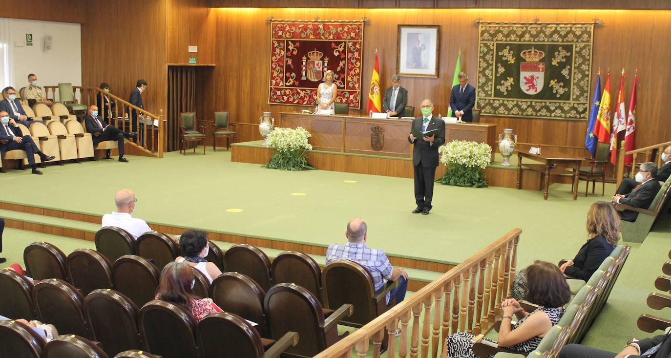 Fotos: El Aula Magna acoge el primer acto académico de la ‘nueva normalidad’