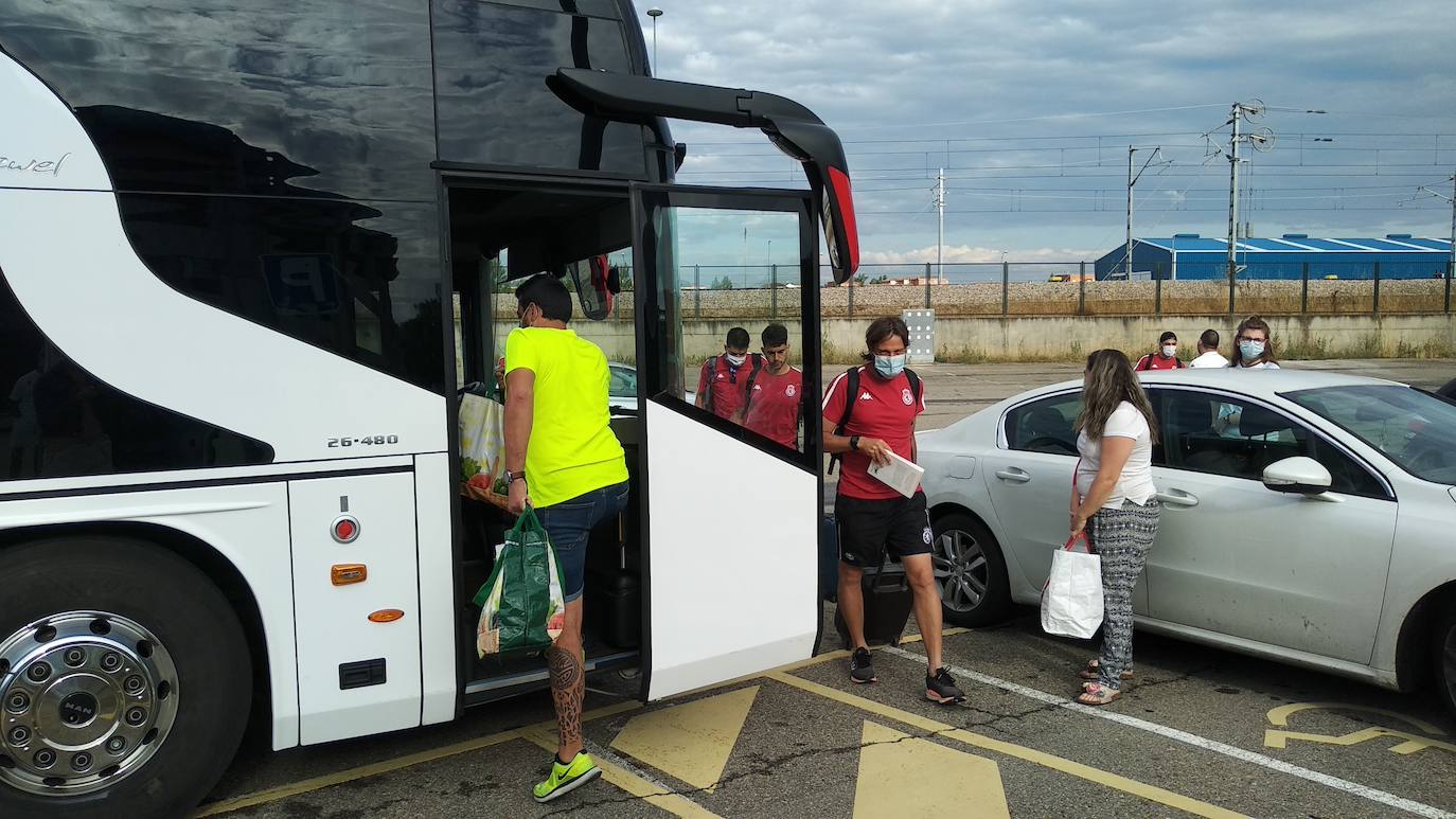 El equipo de José Manuel Aira recibe el cariño y el calor de la hinchada antes de viajar a tierras andaluzas.