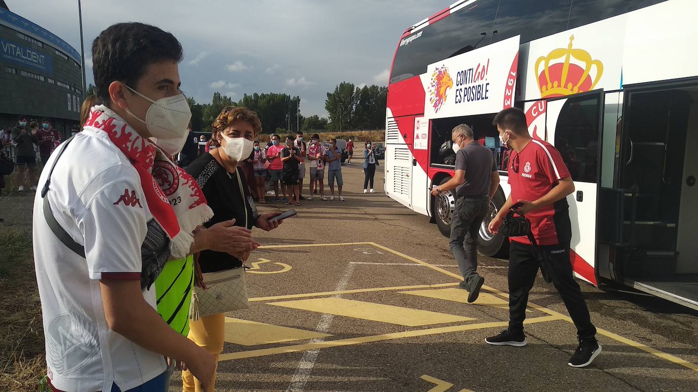 El equipo de José Manuel Aira recibe el cariño y el calor de la hinchada antes de viajar a tierras andaluzas.