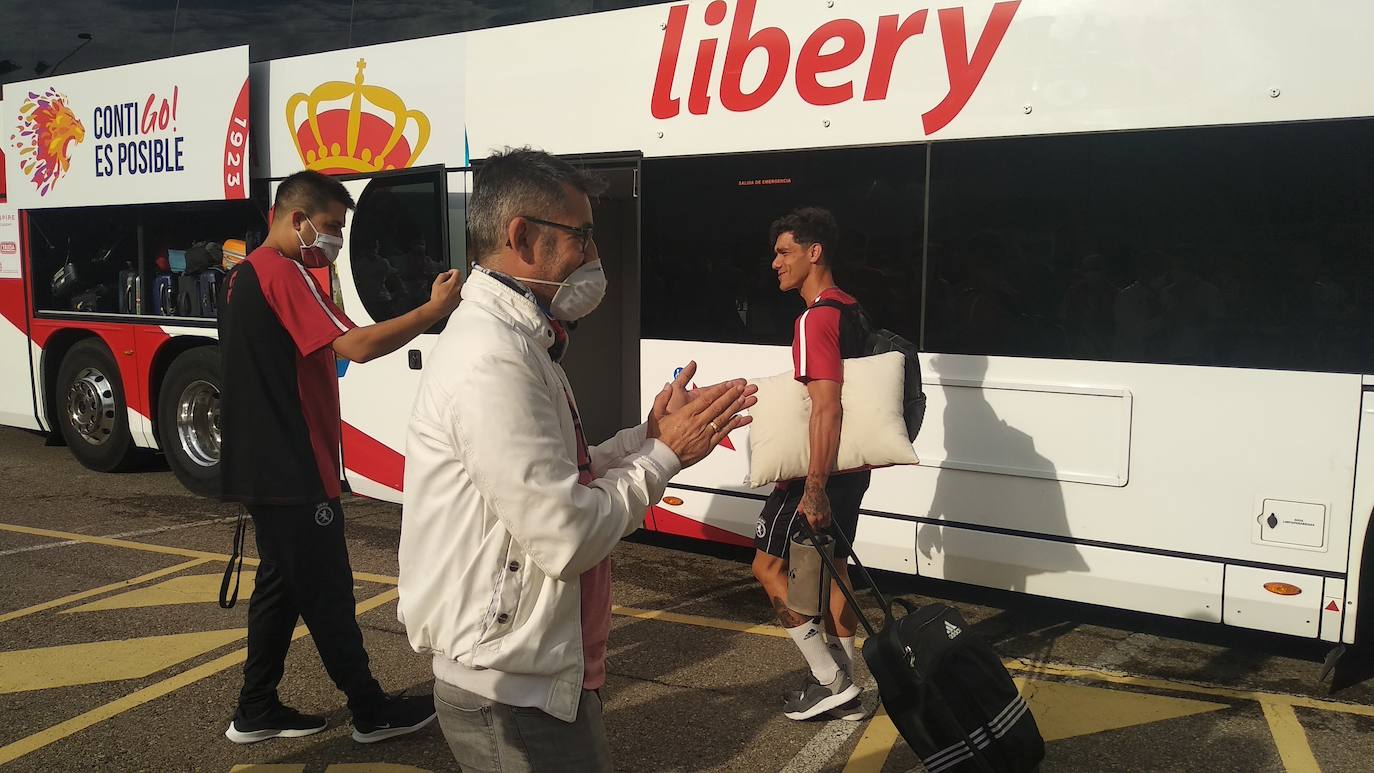 El equipo de José Manuel Aira recibe el cariño y el calor de la hinchada antes de viajar a tierras andaluzas.