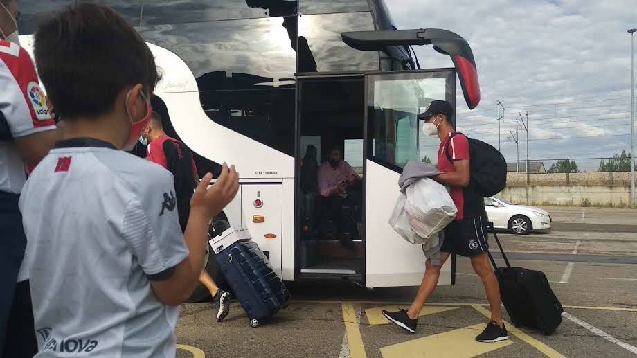 El equipo de José Manuel Aira recibe el cariño y el calor de la hinchada antes de viajar a tierras andaluzas.