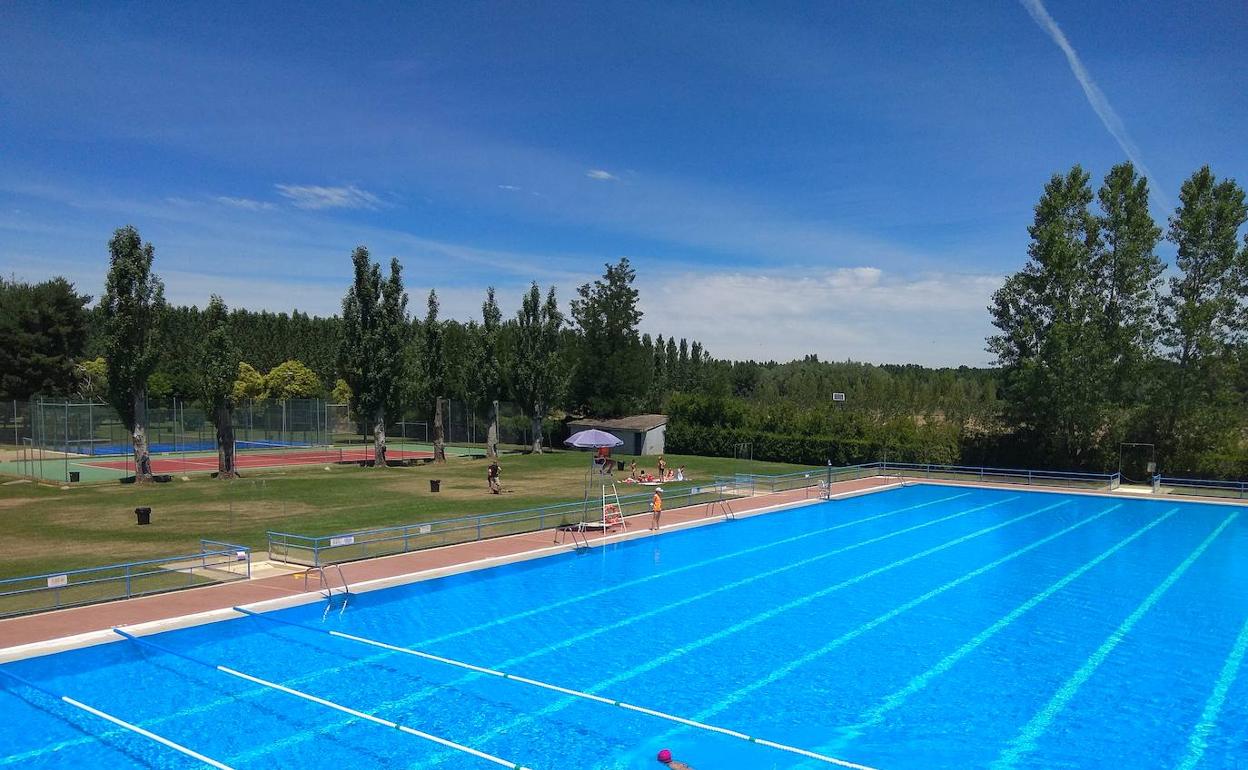 Piscina de Valencia de Don Juan.