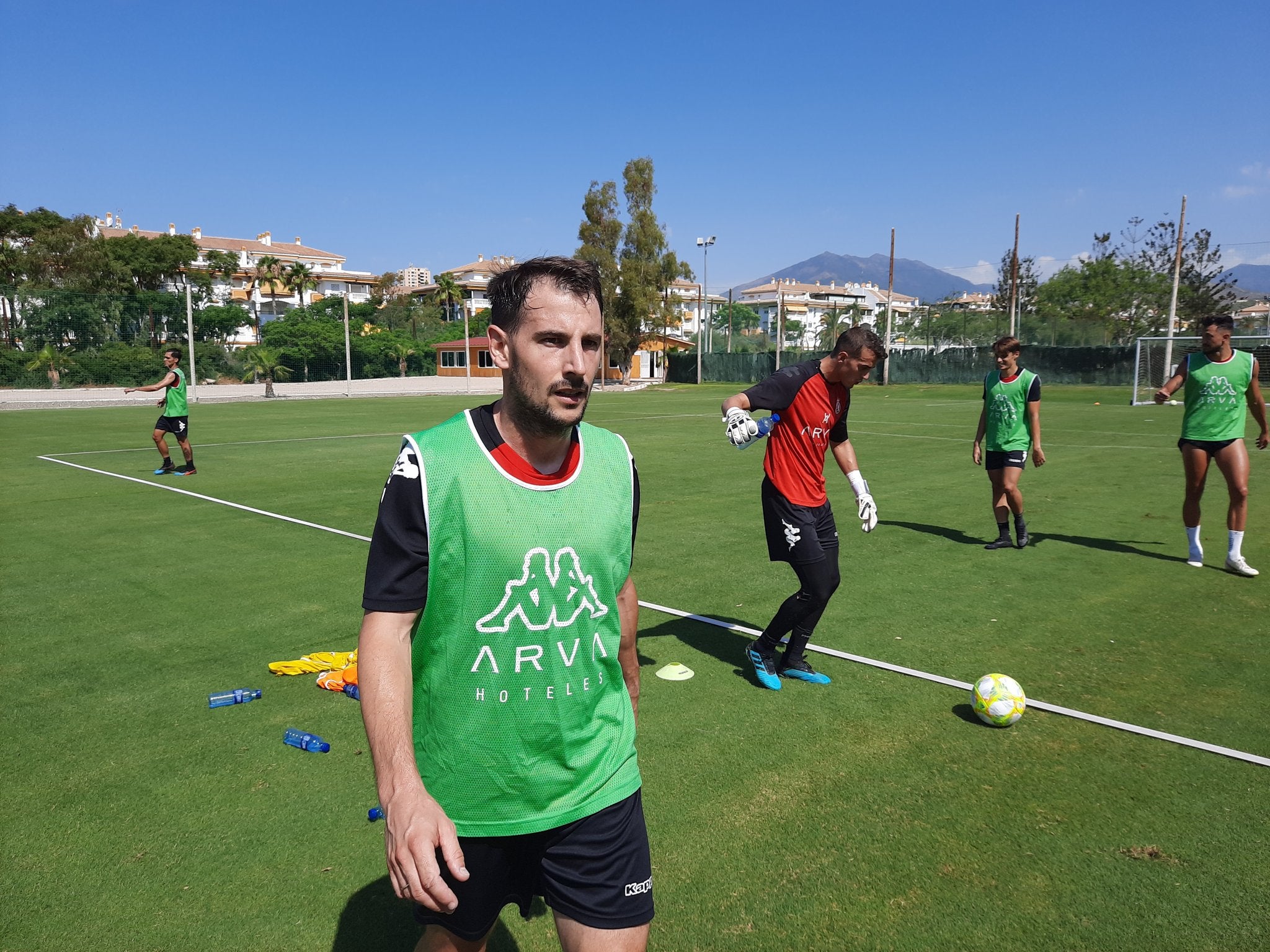 La Cultural sigue con sus entrenamientos en Marbella a la espera de su primer partido.