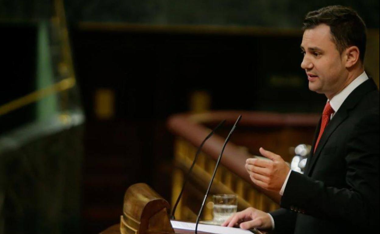 Alfonso Cendón,desde la tribuna del Congreso.