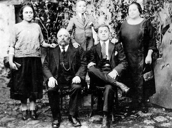 Fotos: Victor del Reguero rescata en &#039;Anatomía de una discordia&#039; el hilo que une Palacios del Sil con el campo de Mauthausen