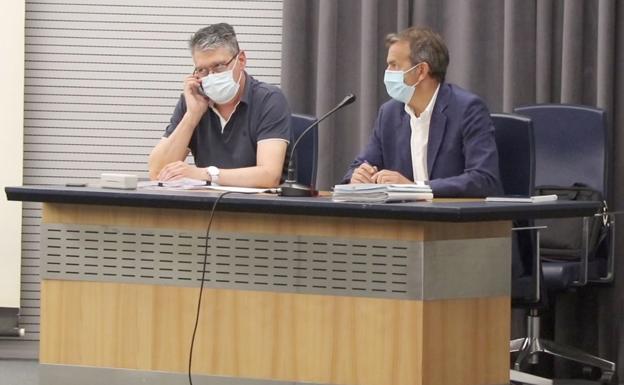 García Copete y Santiago Dorado, este viernes, durante la asamblea de Gerul.