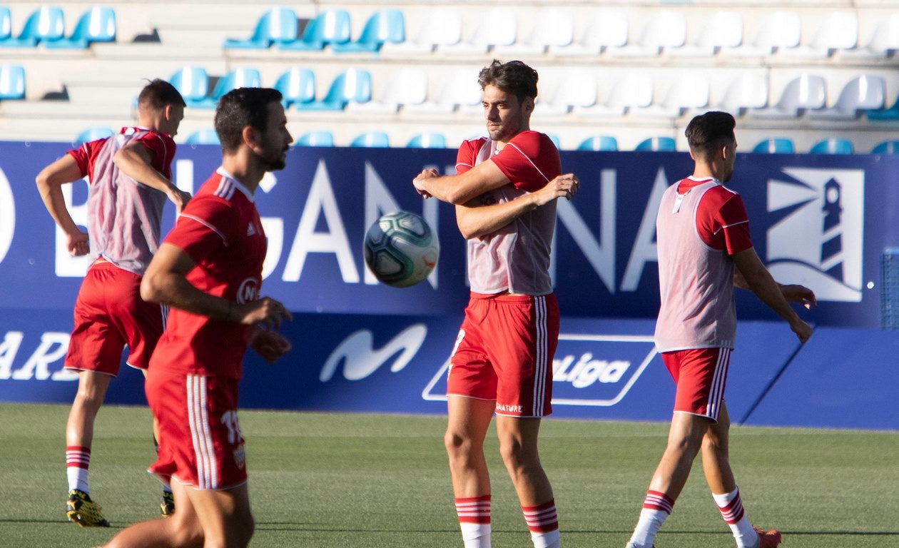 La Ponferradina se impone al Almería con gol de Yuri en El Toralín y logra respirar tranquila con la salvación en el bolsillo | El delantero se convierte en el máximo goleador en solitario de la historia de la Deportiva con 157 'dianas'. 