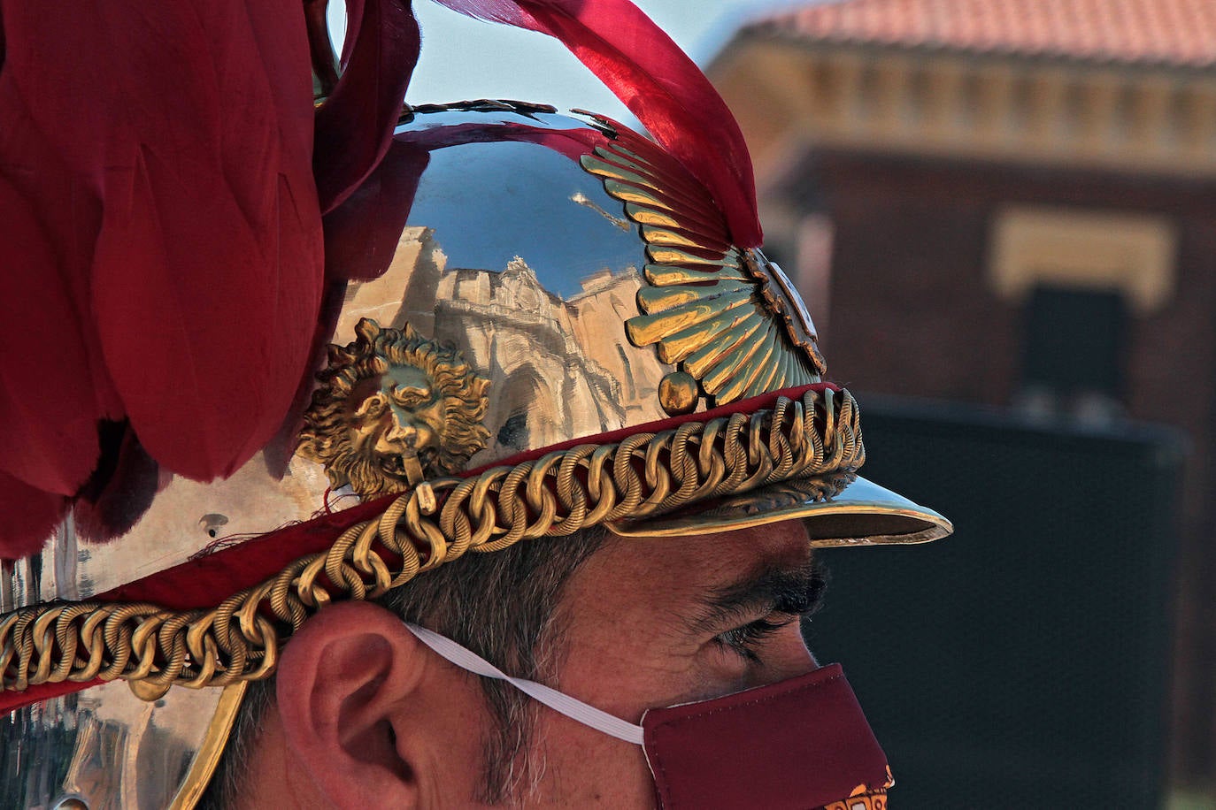 Celebración de Las Cabezadas; en la imagen, la Corporación Municipal sale en comitiva desde la plaza San Marcelo para dirigirse al atrio de San Isidoro