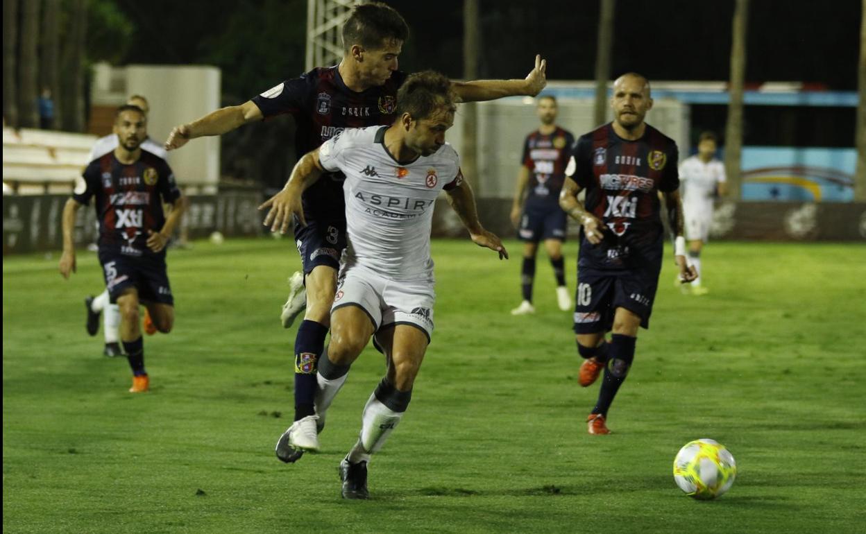 Martínez, en un lance del partido ante el Yeclano Deportivo.